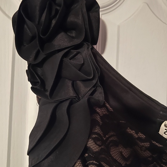 Laura one shoulder dress - Picture 3 of 4